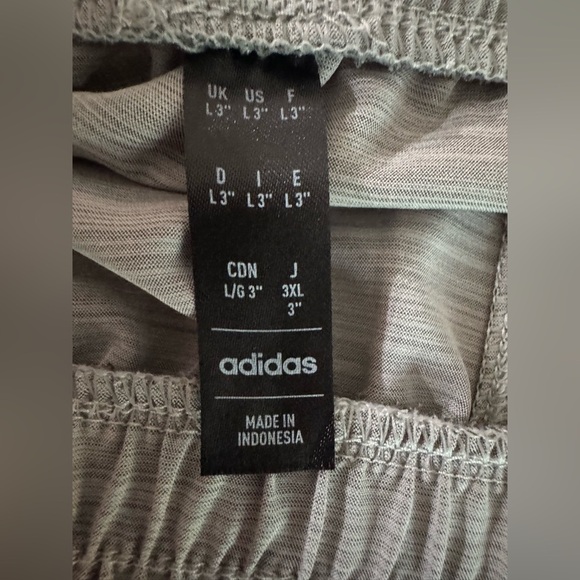 Adidas Gray Athletic Shorts with Elastic Waistband & tie inside pocket size L - Picture 6 of 8